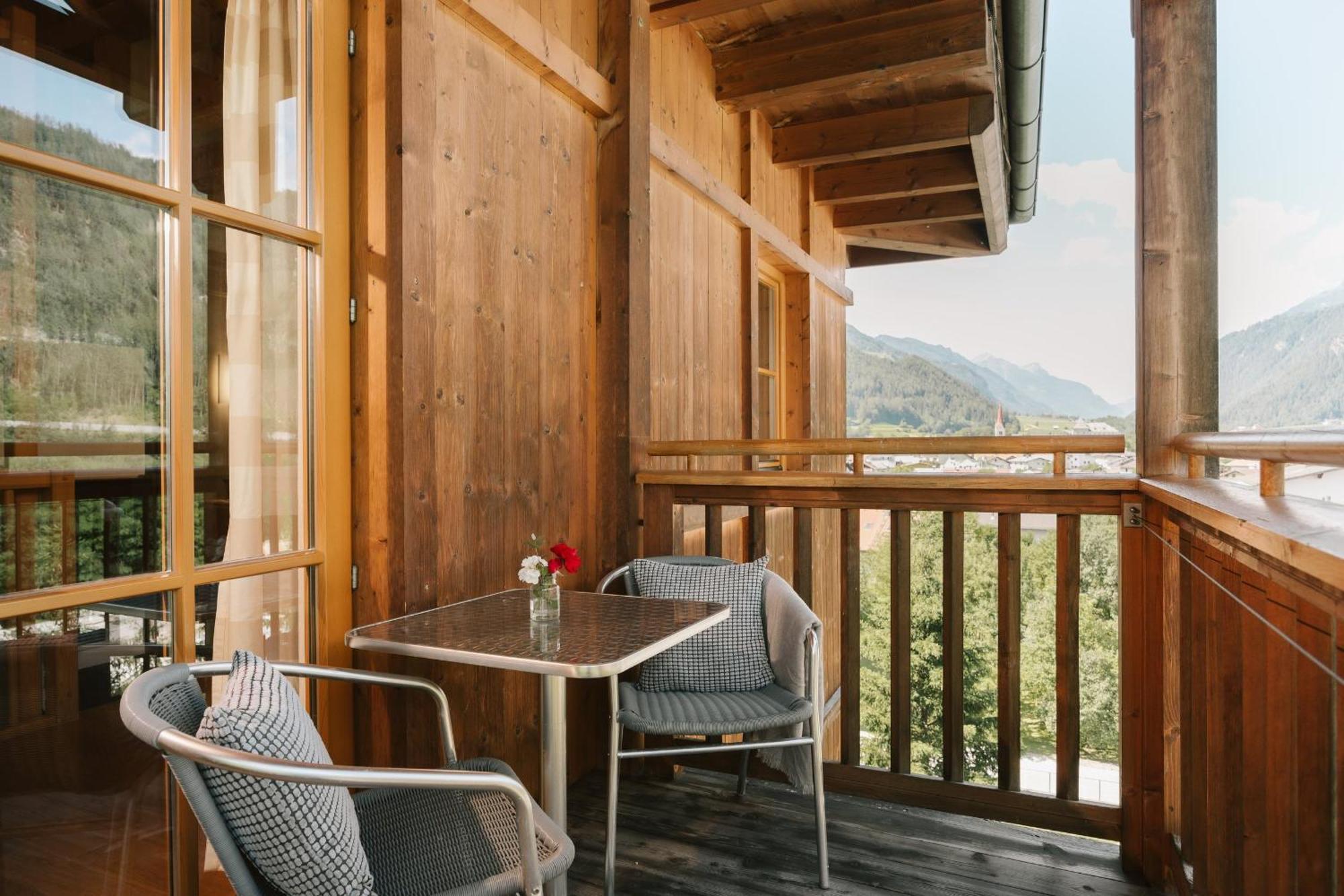 Neueroeffnung Miaflor Familien- & Aktivresort Ried im Oberinntal Habitación foto