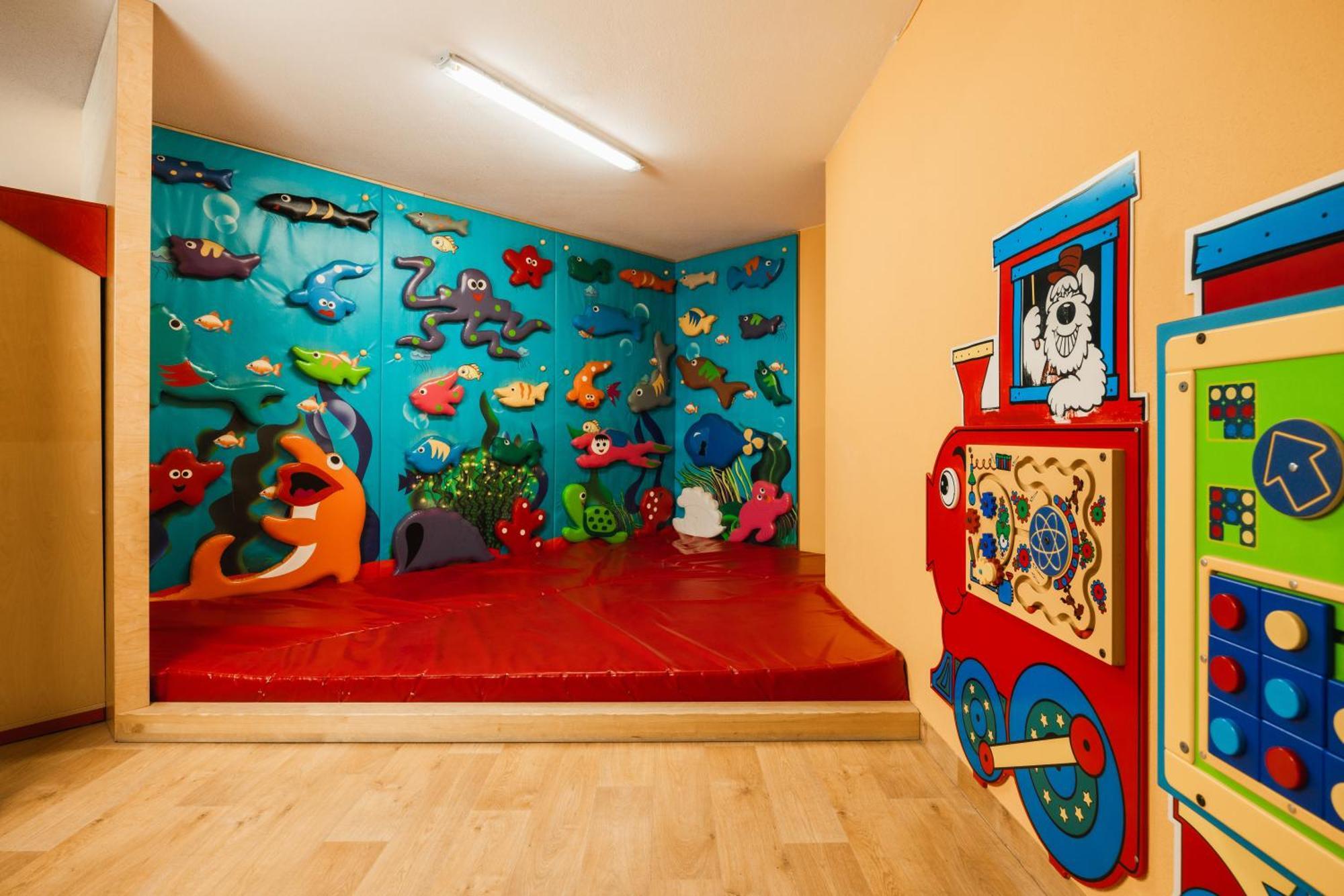 Neueroeffnung Miaflor Familien- & Aktivresort Ried im Oberinntal Exterior foto