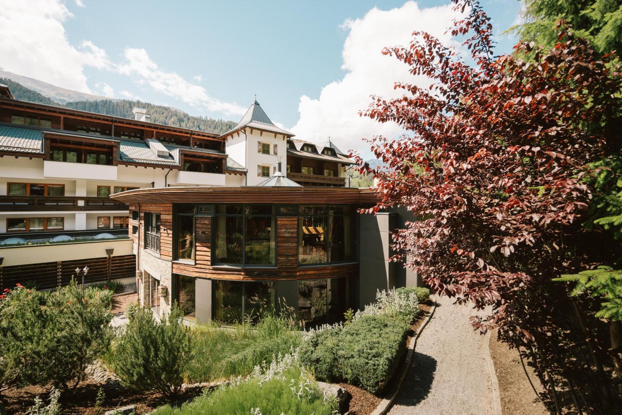 Neueroeffnung Miaflor Familien- & Aktivresort Ried im Oberinntal Exterior foto